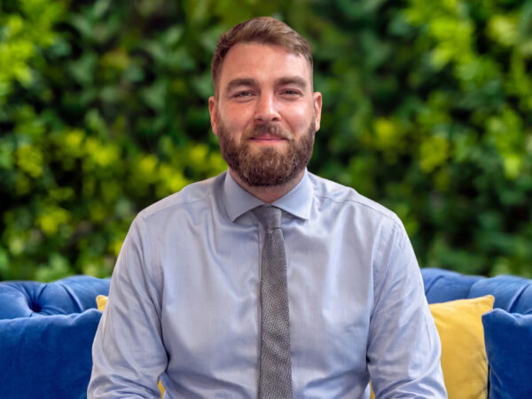 Tom Oakes